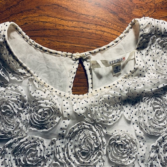 Studio M White Sleeveless Top with Floral Pattern SZ M - Picture 6 of 6